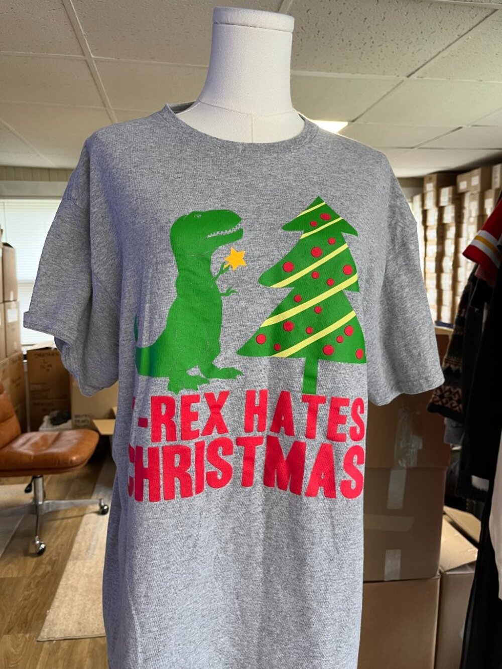 Delta Pro Weight T-Rex Hates Christmas Graphic Tee Gray Adult Large Holiday - Picture 2 of 11